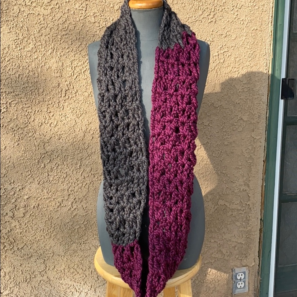 HAND KNIT CIRCLE SCARF